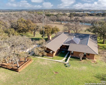 610 Kendalia Rd, Blanco