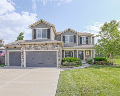 103 SE Shores Court, Blue Springs