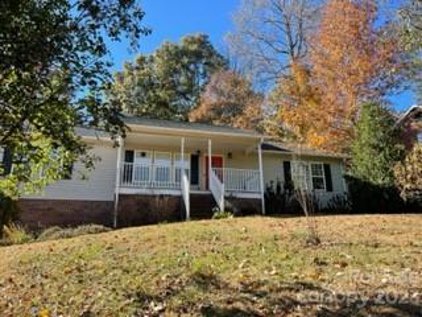 1011 Cambridge Ne Court, Lenoir