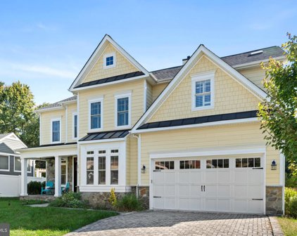2915 N Sycamore St, Arlington
