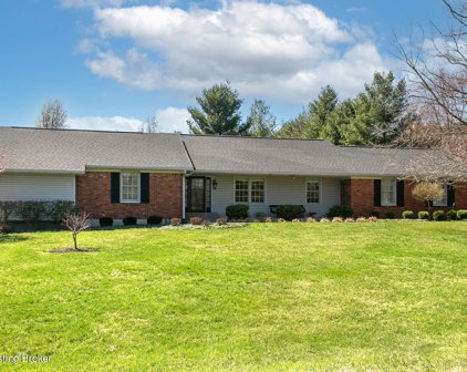 2116 Outer Circle Dr, Crestwood