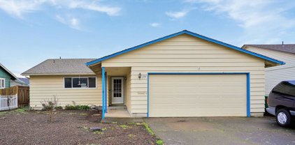698 Cascade Dr, Woodburn