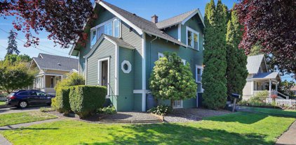 906 Maple St, Albany