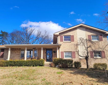 2642 Edge O Lake Dr, Nashville