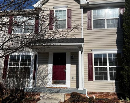 121 Seurat Ln, Martinsburg