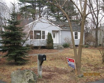 8 Haven Ln, Wayland