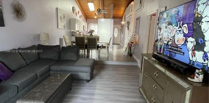 2321 Oak Ct, Pembroke Pines