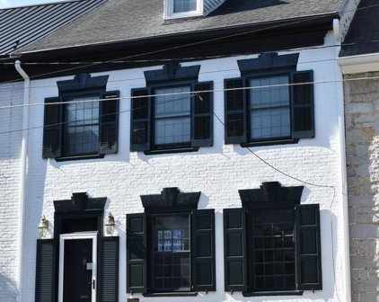 24 Main St N, Mercersburg