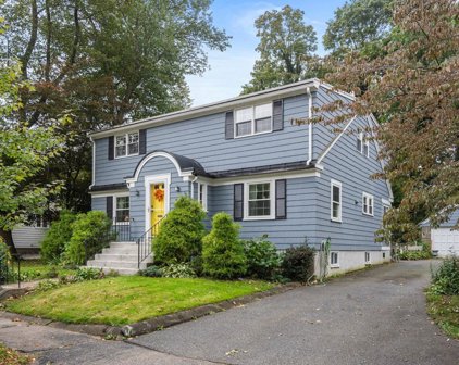 17 Centre Ln, Milton