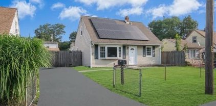 537 Shade Street, N. Babylon