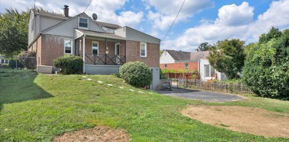 48 E Ann Rd, Broomall