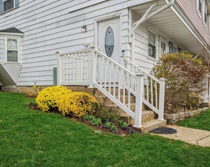 1213 Towne House Unit #1213, Hauppauge