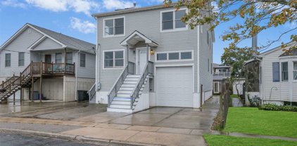 15 Piave Terrace, Lindenhurst
