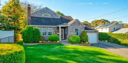 58 Colonial Road, Smithtown