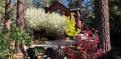 412 Garrick Way, Big Bear City