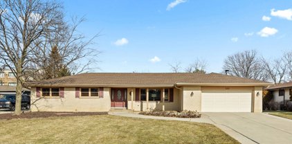 17W420 Sunshine Drive, Oakbrook Terrace