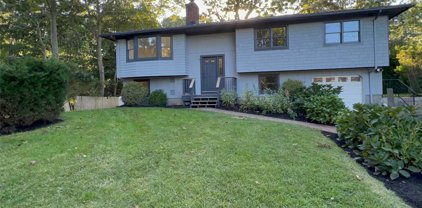 13 Wakefield Road, Hampton Bays