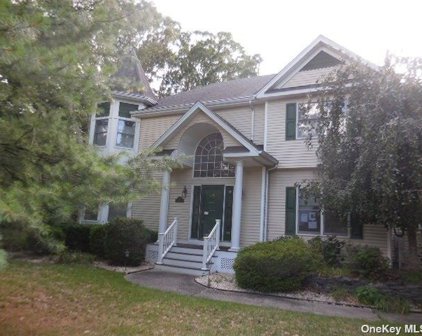 836 Hawkins Avenue, Lake Grove