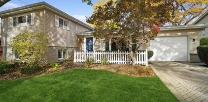 1302 W Cleven Avenue, Mount Prospect