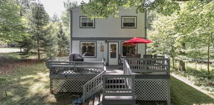 8031 Center Lake Road, Nineveh