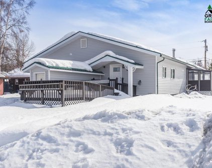 104 Sixth Avenue, North Pole