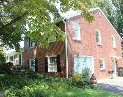 227 Canterbury Dr, Wallingford
