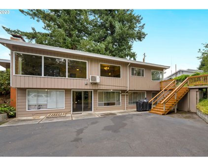 930 W 10TH ST, Coquille