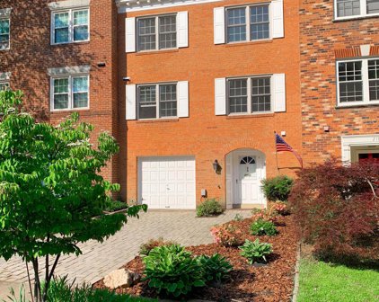217 James Thurber Ct, Falls Church