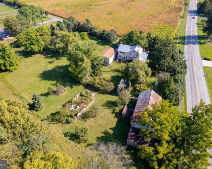 1126 W Trindle Rd, Mechanicsburg