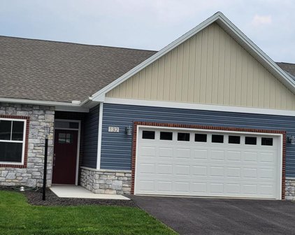 132 Cardinal Dr, Shippensburg