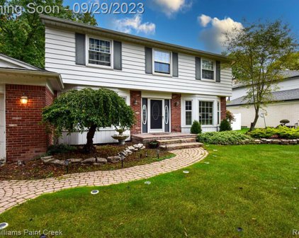20053 S RIVERHILL, Clinton Twp