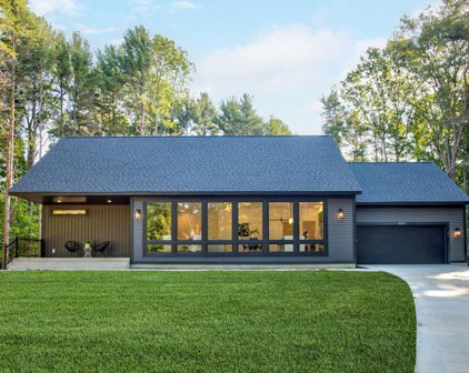 2407 Lakeshore Drive, Fennville