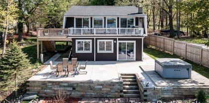 286 Lake Drive, Norton Shores