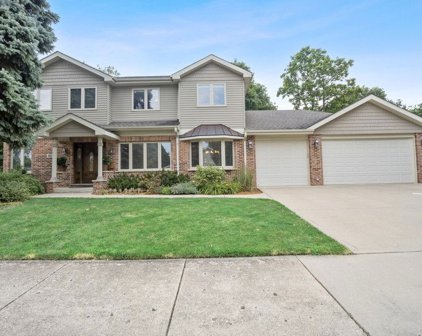 405 S Reuter Drive, Arlington Heights