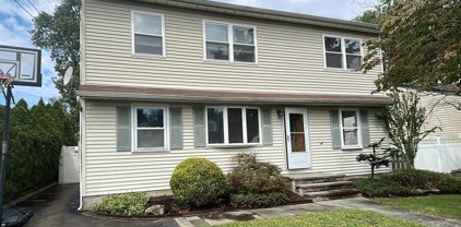 38 Lenox Street, Lindenhurst