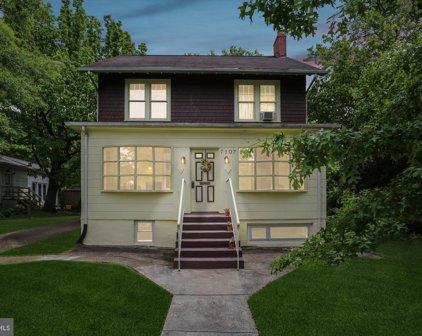 7107 Carroll Ave, Takoma Park