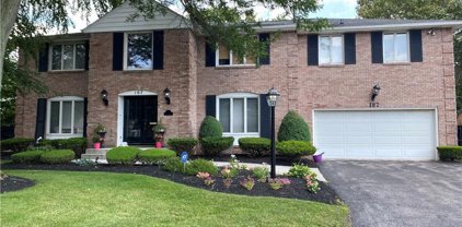 107 Four Seasons Road E, Amherst