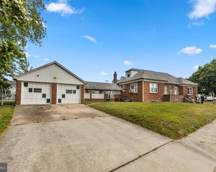 110 Riverside Dr, Essex