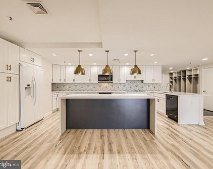 250 President St Unit #800, Baltimore