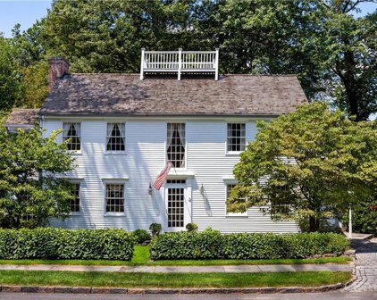 9 The Byway, Eastchester