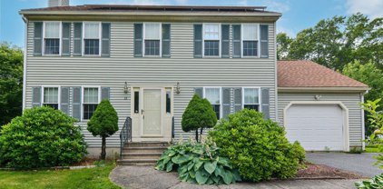13 Valente Dr, Worcester