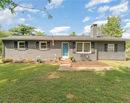 3915 Elkton Trail, Winston Salem