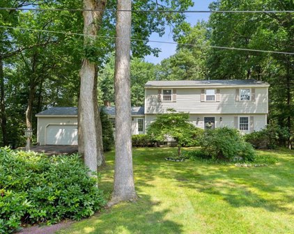 28 Candlewood Dr, Andover