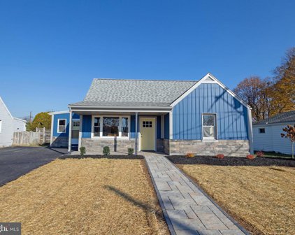 5206 Locust Ln, Harrisburg