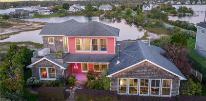 45 MARINE Drive, Narragansett