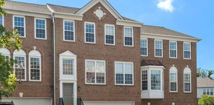 45777 Mountain Pine Sq, Sterling