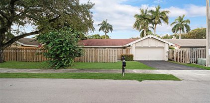 24 Forest Cir, Cooper City