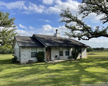 349 County Road 223, Floresville