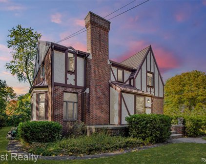 121 PARK, Holly Vlg