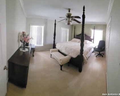 106 Sullivan Dr, San Antonio